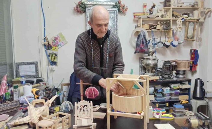 Emekli öğretmen 25 yıldır ahşap oyuncaklar yapıyor