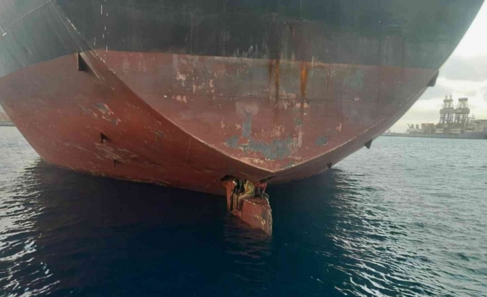 Petrol tankerinin dümen palasında saklanan 3 göçmen yakalandı