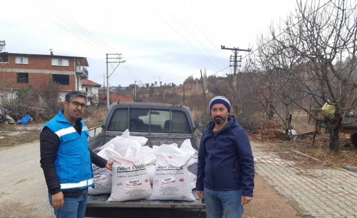 Şaphane’de çiftçilere bedelsiz 300 kilo sertifikalı tohum dağıtıldı