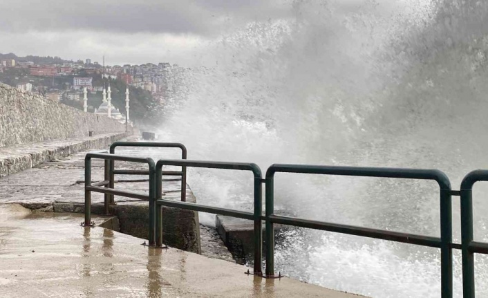 Zonguldak’ta dalgaların boyu 5 metreyi buldu