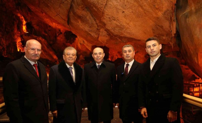 Gölbaşı Belediye Başkanı Ramazan Şimşek, Mevlüt Karakaya ile beraber Tulumtaş Mağarası’nı gezdi