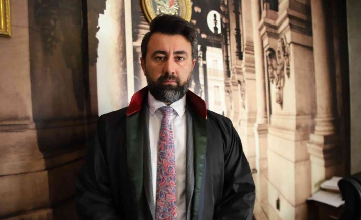 İsveç’te Kur’an-ı Kerim yakan siyasetçiye Türk avukattan suç duyurusu