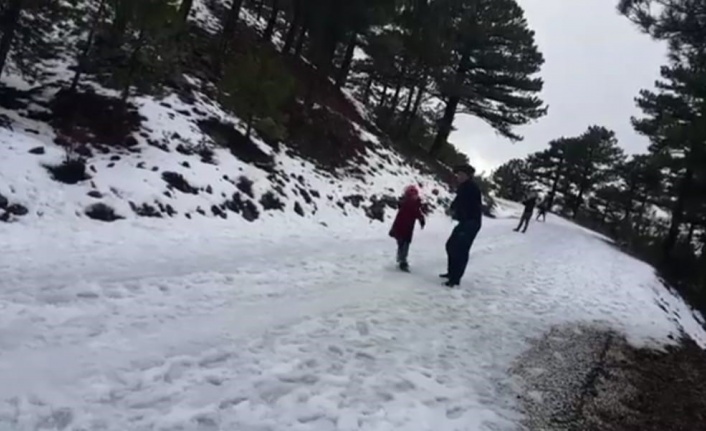 Köyceğiz’de Yayla Mahallesi - Beyağaç yolu buzlanma nedeniyle ulaşıma kapatıldı