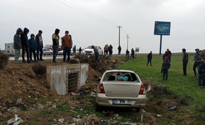 Mardin’de otomobil yol kenarına uçtu: 2’si ağır 5 yaralı