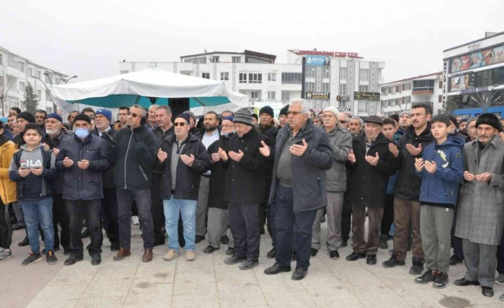 Sorgun’da Kur’an-ı Kerim’i yakma girişimi protesto edildi