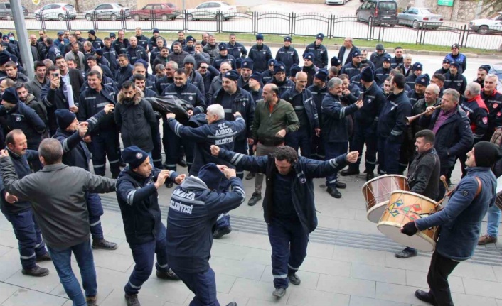 Amasya Belediyesi’nde işçiler rekor maaş zammını davul-zurnayla kutladı