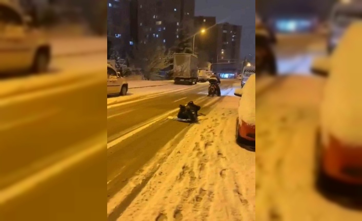 Kar yağışı sonrası eğlenceli anlar: Motosiklete ip bağlayıp karda kaydı