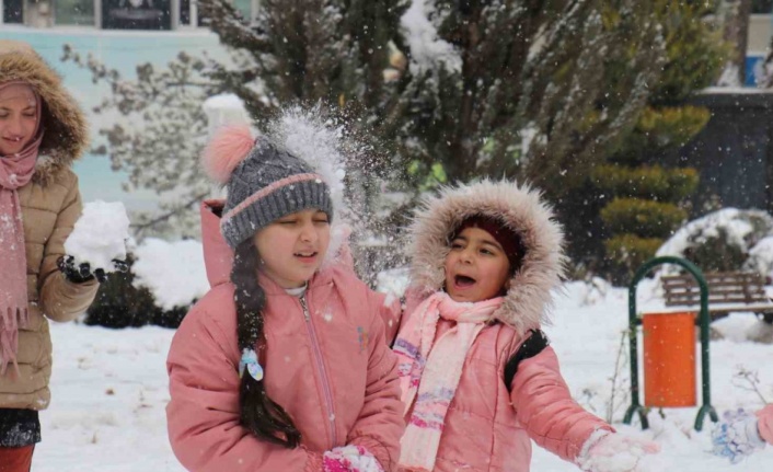 Malatya’da vatandaşın kar sevinci