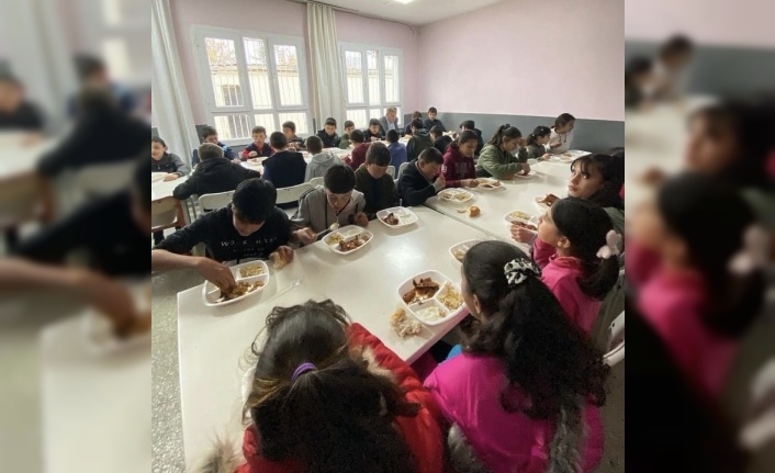Pozantı’da öğrencilere ücretsiz yemek desteği