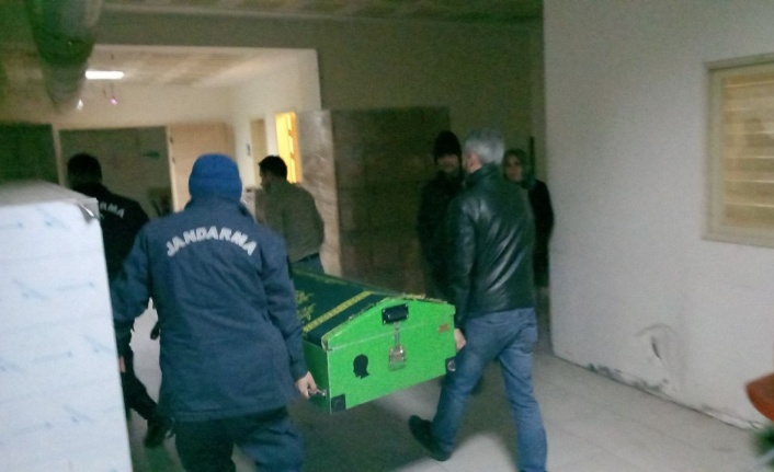 Yangında hayatını kaybeden vatandaşın cenazesi Kozan Devlet Hastanesi morguna getirildi