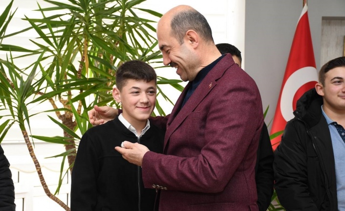 Başkan Ali Kılıç’tan başarılı sporculara ödül