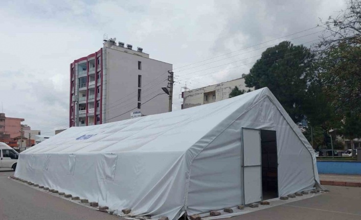 Hatay Payas’ta 10 bin kişilik iftar çadırları kurulmaya başlandı
