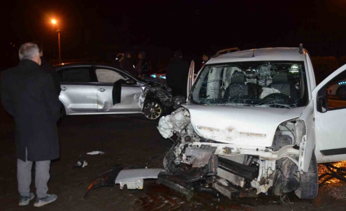 Ordu’da hafif ticari araç ile otomobil çarpıştı: 5 yaralı