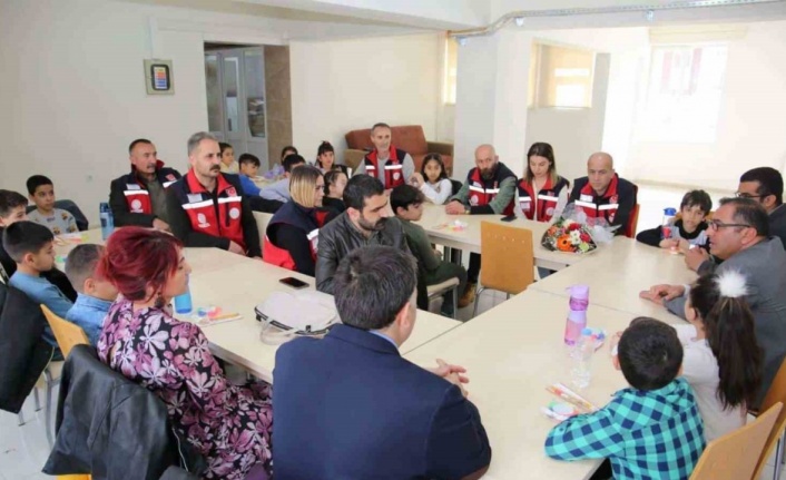 Tunceli’de öğrenciler MEB-AKUB ekibiyle bir araya geldi