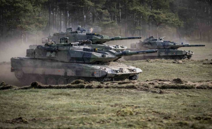 Estonya Savunma Bakanlığı: "B sınıfı ehliyeti olanların tank kullanmalarına izin verilsin"