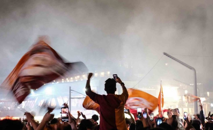 Galatasaray’ın şampiyonluğu Taksim’de coşkuyla kutlandı