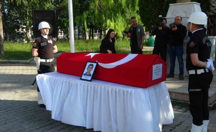 Kazada hayatını kaybeden polis memuru toprağa verilmek üzere Sivas’a uğurlandı