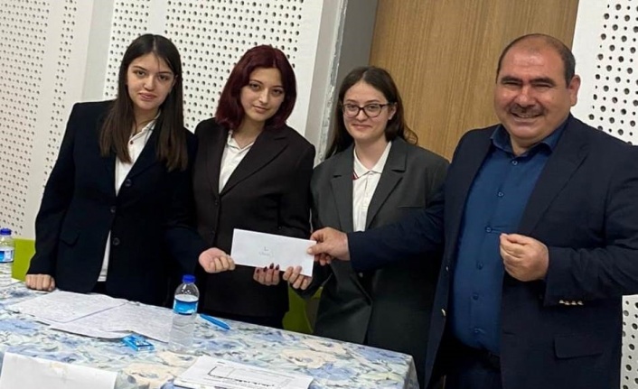 Kütahya Necip Fazıl Kısakürek Anadolu Lisesinde münazara turnuvası