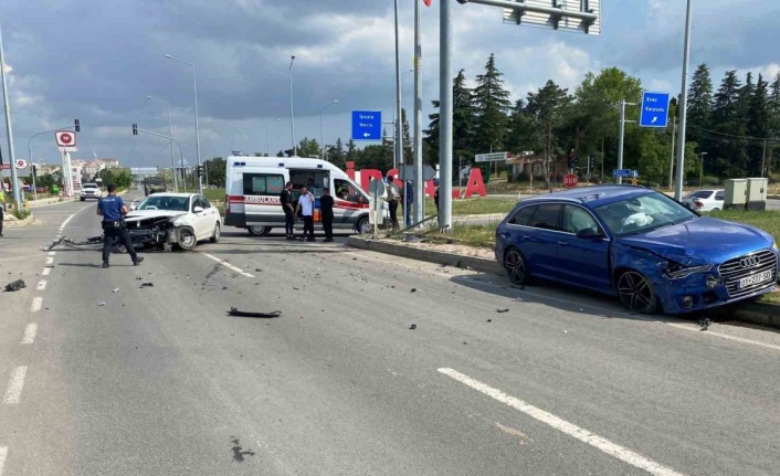 İpsala’da 2 otomobilin çarpıştığı kazada 2 kişi yaralandı