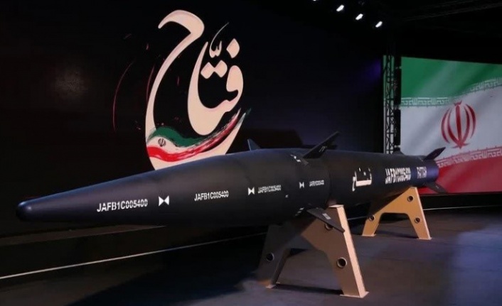 İran, ilk hipersonik balistik füzesi ’Fettah’ı tanıttı