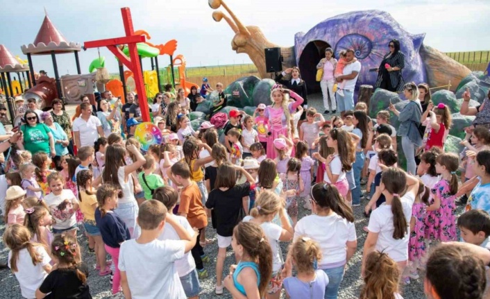 Romanya’da Çocuk Günü ile Türkçe Bayramı binlerce çocuğun katılımıyla kutlandı