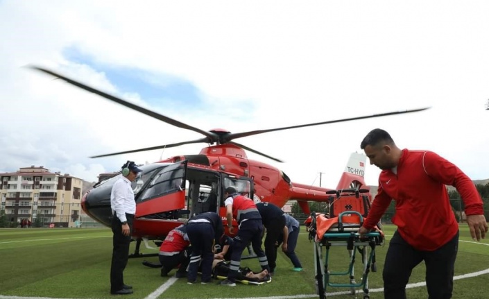 Tansiyon hastası yaşlı hasta hava ambulansı ile hastaneye getirildi
