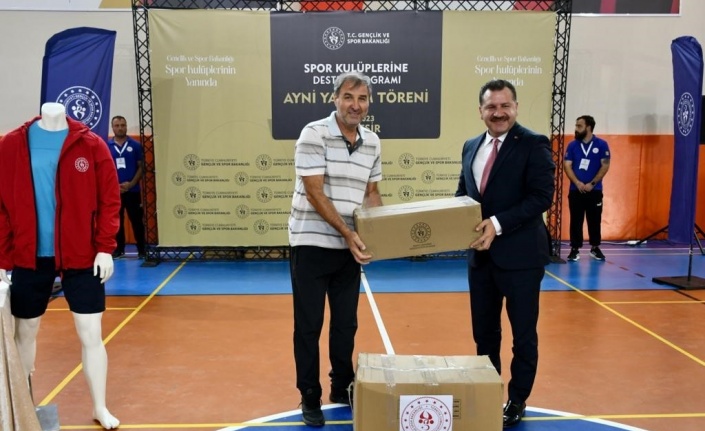 Balıkesir’de 236 spor kulübüne malzeme desteği