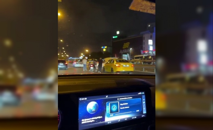Kadıköy’de yol kavgası: Taksiciyi darp ettiler