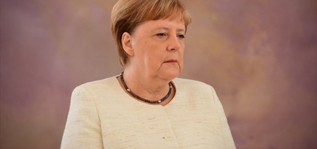 Merkel’in titremesine sandalyeli önlem