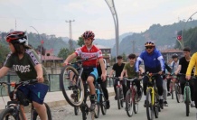 Rize’de bisiklet turu renkli görüntülere sahne oldu