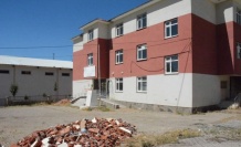 Depremde hasar gören okulun güçlendirme çalışmalarına başlandı
