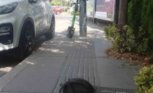 Elektrikli scooterların kaldırımdaki görme engelli yolunu kapatması tepki çekti