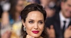 Angelina Jolie setlere dönüyor