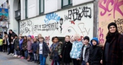 Almanya'da ırkçılığa karşı insan zinciri