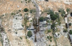 Antalya’nın 3024 rakımlı Akdağ eteklerinde bulunan Uçarsu Şelalesi kurudu