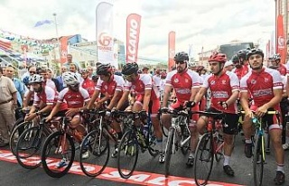 200 profesyonel bisikletli şehit Ömer Halisdemir...