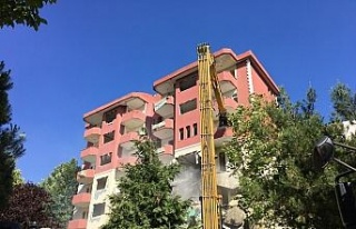 Büyükçekmece’de riskli 8 katlı bina yıkıldı