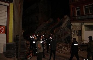 Erzurum’da 5 katlı metruk bina çöktü
