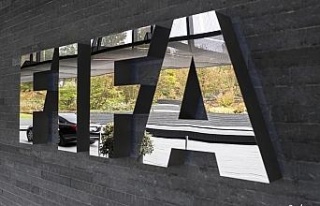 FIFA, 5 oyuncu değişiklik kararını uzattı