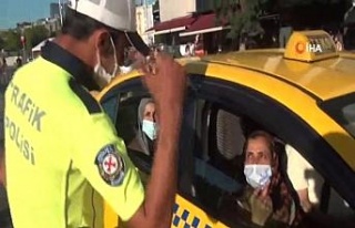 Taksim’de ticari taksilerde maske denetimi