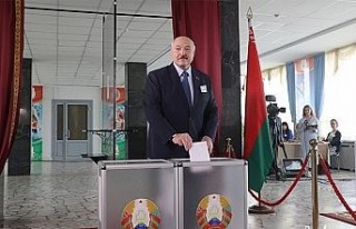 Belarus’ta resmi olmayan sonuçlara göre seçimi...