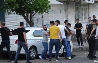 Diyarbakır’da pazar yeri kavgasında silahlar konuştu:...