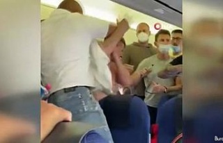 Maske takmayı reddedince yolculardan yumruklu tepki...