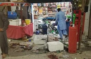 Pakistan’da dükkana bombalı saldırı: 1 çocuk...