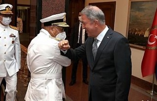 Bakan Akar, Libya Deniz Kuvvetleri Komutanı’nı...