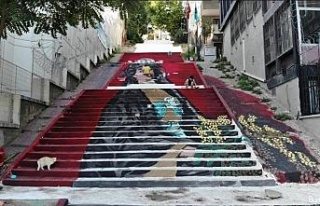 Beyoğlu’nun kullanılmayan merdivenleri sanatla...