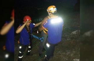 Dağda mahsur kalan vatandaşı AFAD ekipleri kurtardı