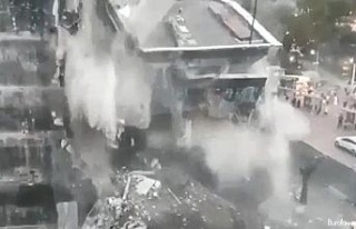 İŞKUR binasının yıkılma anı kameralara yansıdı