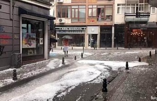 İstanbul’da ceviz büyüklüğünde dolu yağdı