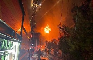 İzmir’de yangın dehşeti: 4 katlı bina yandı,...